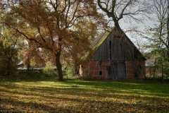 Blick auf die Alte Scheune von Norden (Wiesenseite) am 03.11.20 - Foto und Copyright: Andreas Schoelzel, www.schoelzel.net;
