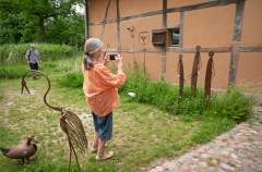 (Satemin) 04.06.25; Wendlandpartie 2025 in der Alten Scheune Satemin [Foto und Copyright: Andreas Schoelzel, www.schoelzel.net; M ail: post@schoelzel.net. Veroeffentlichung ist Honorarpflichtig (zuzuegl. MwSt) und Beleg . fon +4930 61609678. -NO MODEL RELEASE- Bei der Verwendung ausserhalb journalistischer Berichterstattung bitte vorher mit dem Autor Kontakt aufnehmen. Es wird grundsaetzlich keine Einholung von Persoenlichkeits-, Kunst- oder Markenrechten zugesichert, es sei denn, dies ist hier in der Bildbeschriftung ausdruecklich vermerkt. Die Einholung dieser Rechte obliegt dem Nutzer.]