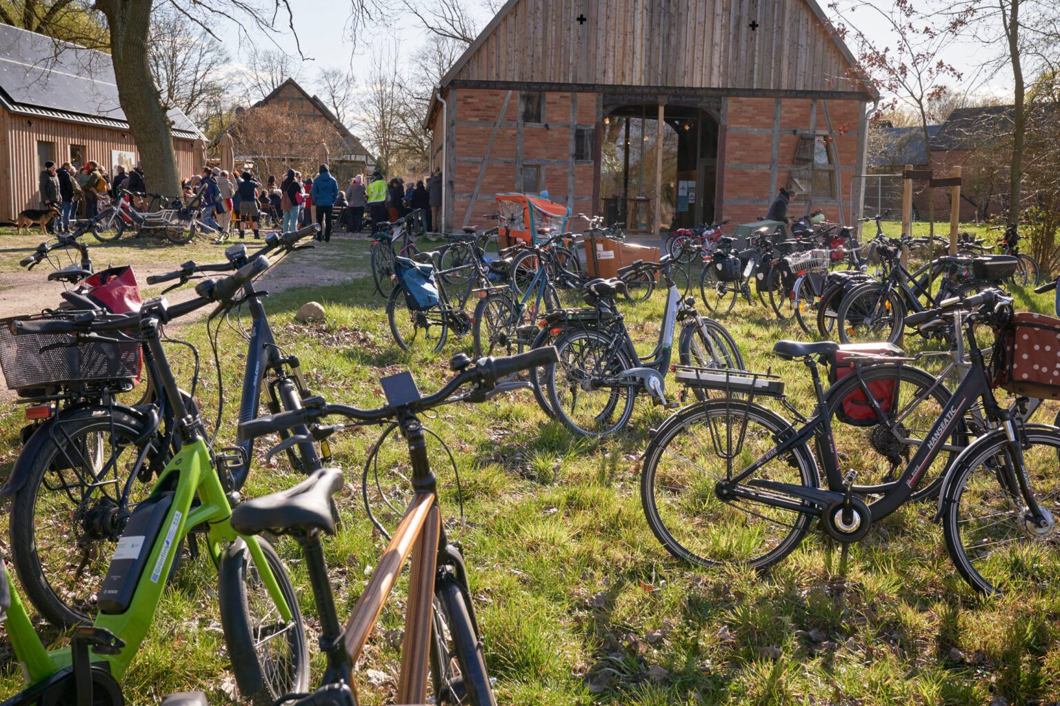 Konzert VOLLE KANNE an der Alten Scheune Satemin im April 2025